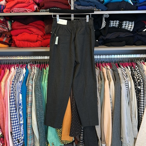 Ann Taylor gray 4 pocket ruffled elastic waistband cropped pants size SP NWT - Picture 3 of 3